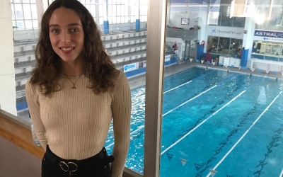 Emma Garcia a la piscina a la qual demà farà l'exhibició | Adrián Arroyo